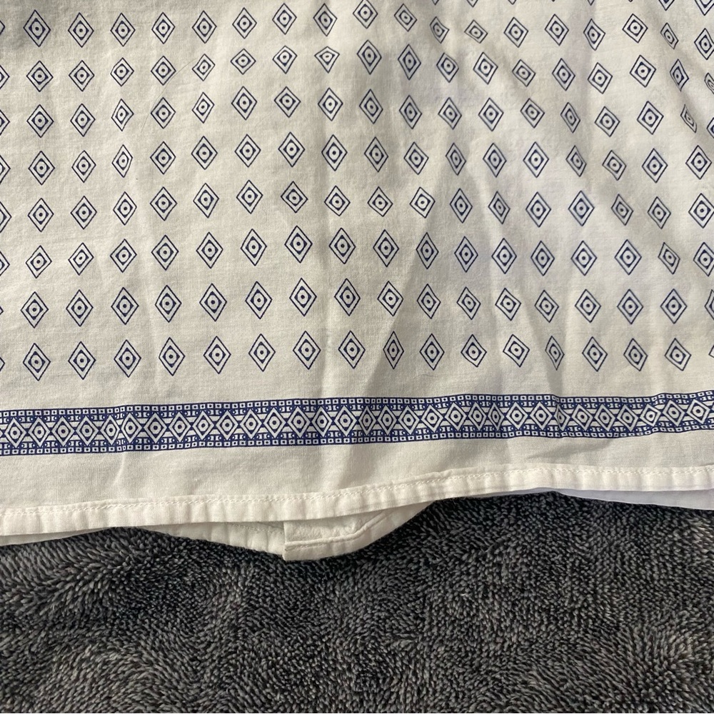 Banana Republic White and Blue Geometric Patterned 100% Cotton Button Down Shirt - Picture 5 of 11